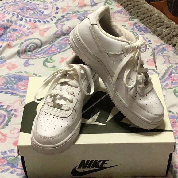 Nike AF1 Shoes - Ladies Nike AF1 Sneakers